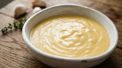 Tato 10minutová sýrová omáčka nahradila majonézu a kečup – připravuji si ji dokonce i na chleba